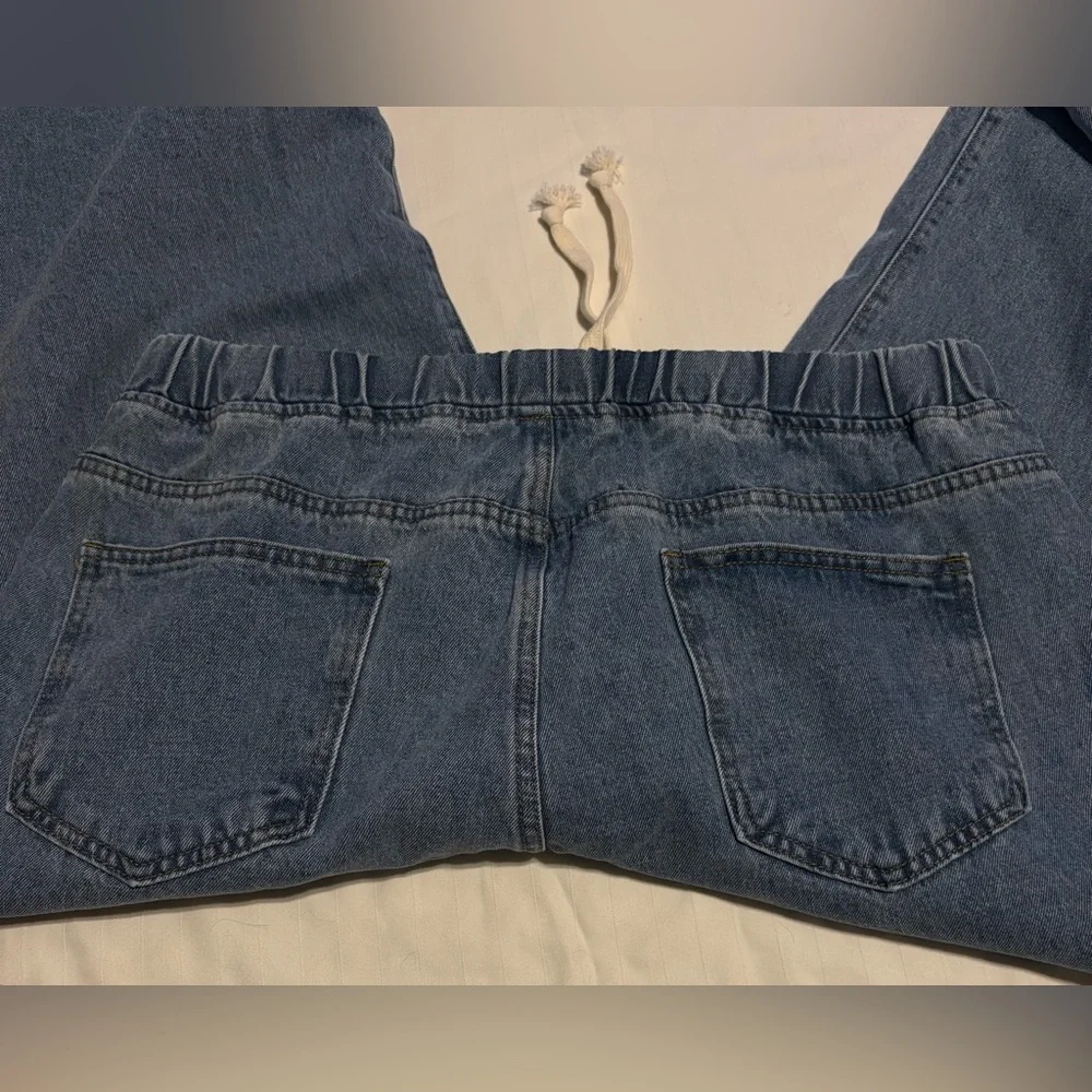 SHEIN Denim Flare Jeans with Distressed Hem - Picture 4 of 6